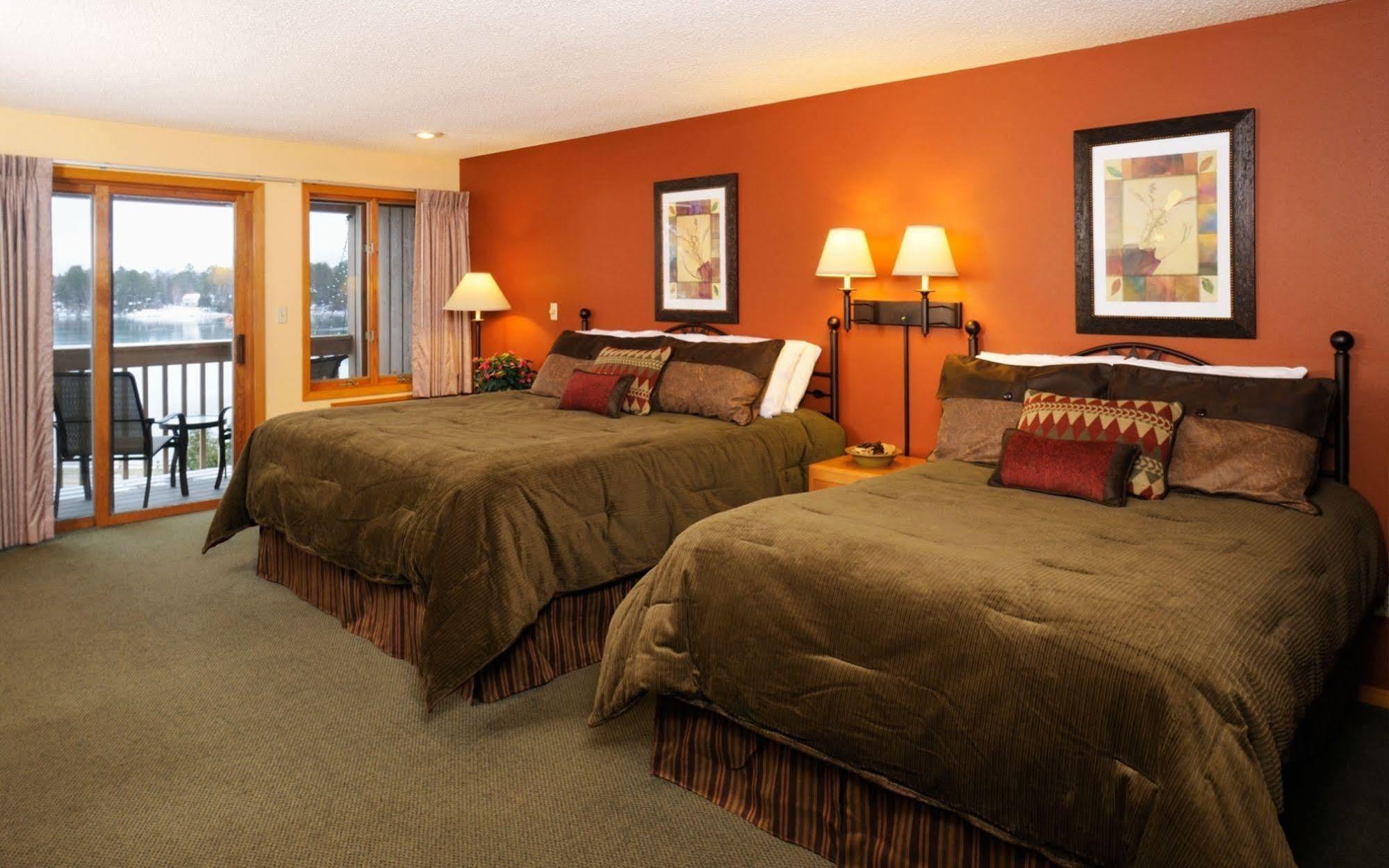 The Pointe Hotel And Suites Minocqua Ngoại thất bức ảnh