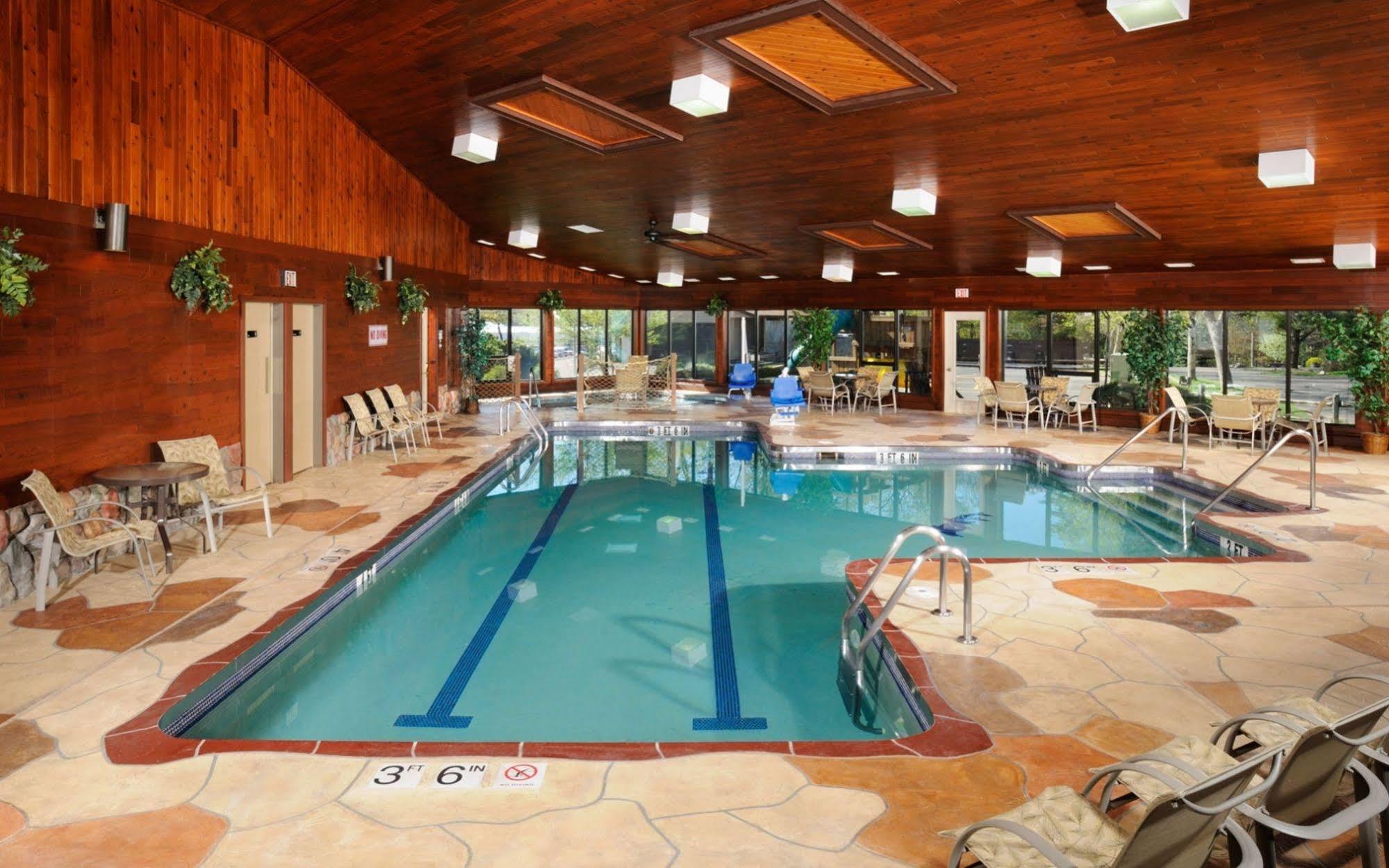 The Pointe Hotel And Suites Minocqua Ngoại thất bức ảnh
